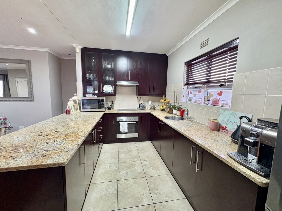 To Let 3 Bedroom Property for Rent in Sunningdale Western Cape